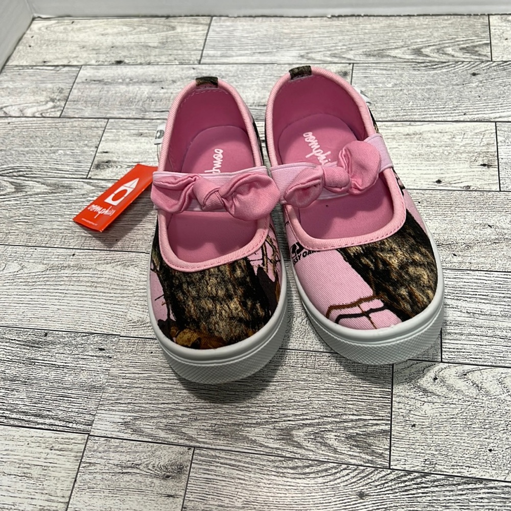 Girls shoes